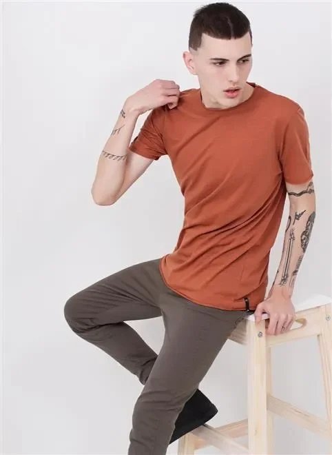 camiseta básica vinho camiseta básica vinho