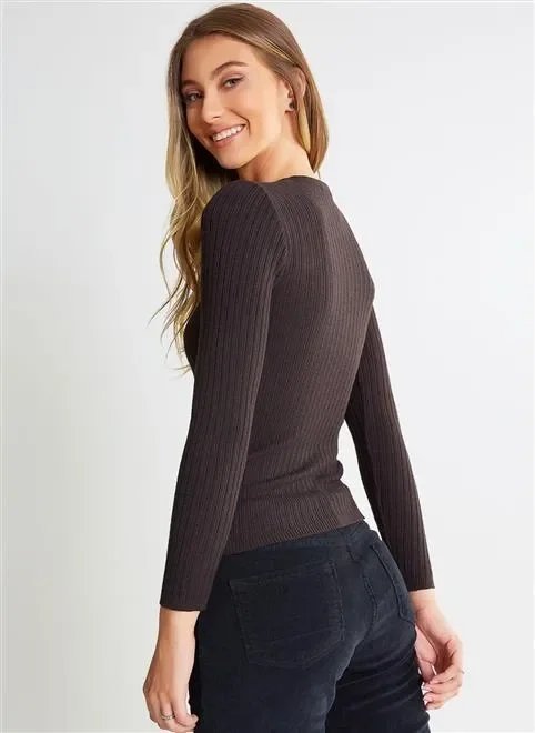 blusa justa gola v canel blusa justa gola v canel