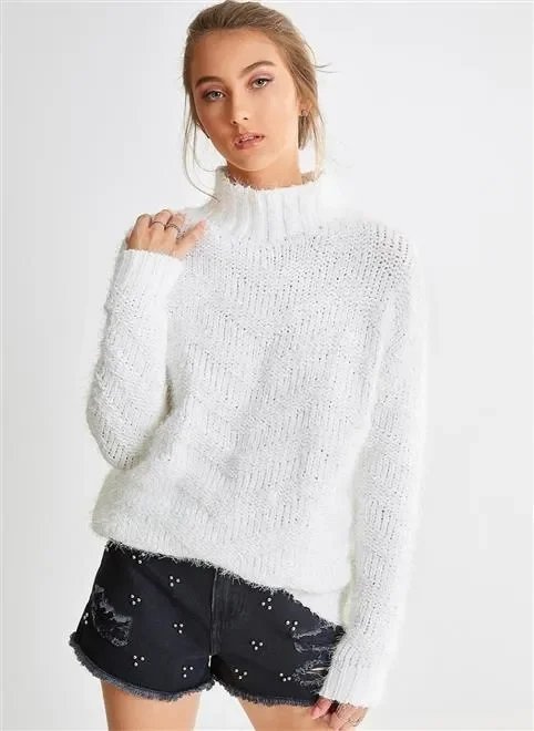 short regular cm com bordados short regular cm com bordados