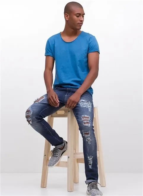 camiseta gola u em flamê camiseta gola u em flamê