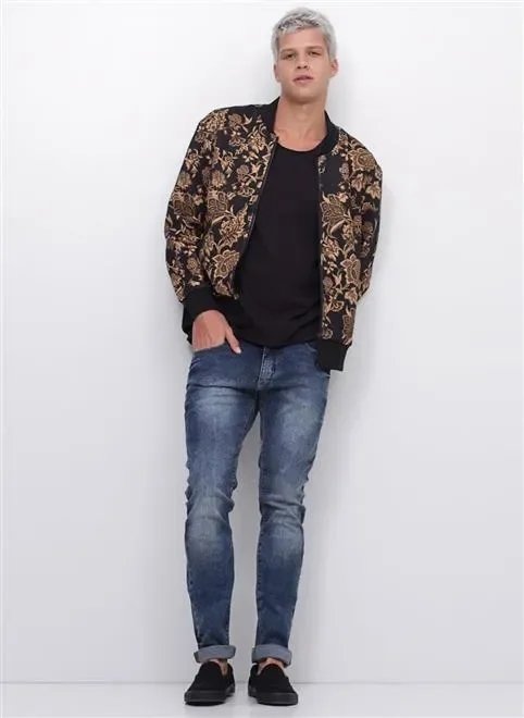 camiseta gola u em flamê camiseta gola u em flamê