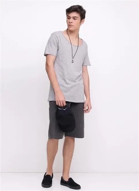 camiseta gola u em flamê camiseta gola u em flamê