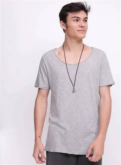 camiseta gola u em flamê camiseta gola u em flamê