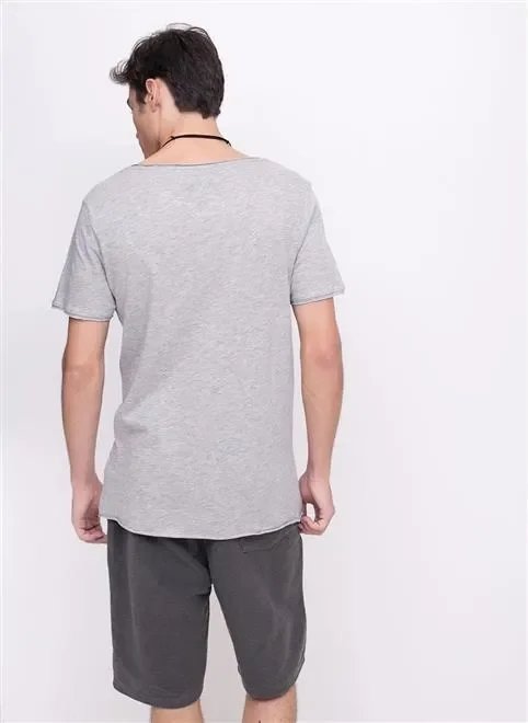 camiseta gola u em flamê camiseta gola u em flamê