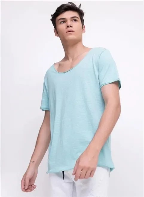 camiseta gola u em flamê camiseta gola u em flamê