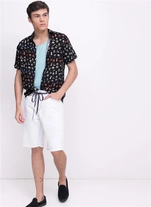 camiseta gola u em flamê camiseta gola u em flamê