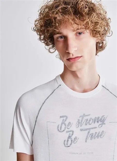 camiseta malha crepe lettering camiseta malha crepe lettering