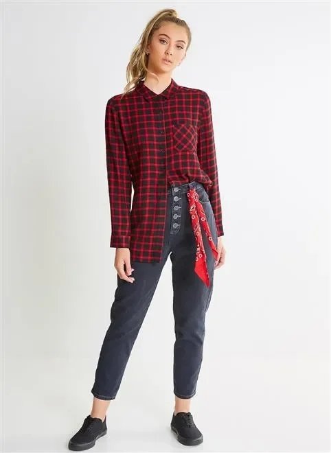 calça mom ca braguilha botoês calça mom ca braguilha botoês