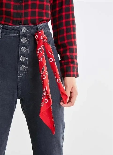 calça mom ca braguilha botoês calça mom ca braguilha botoês