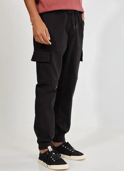 calça com bolsos utilitários calça com bolsos utilitários