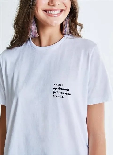 blusa tb lettering eu me apaioxonei blusa tb lettering eu me apaioxonei