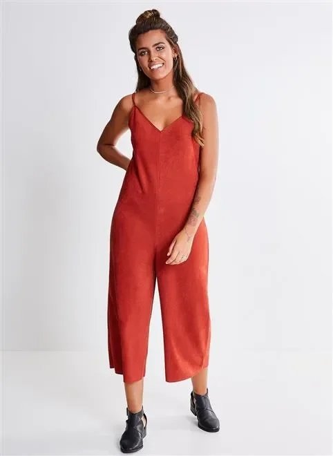 macacão pantacourt suede macacão pantacourt suede