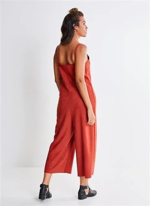 macacão pantacourt suede macacão pantacourt suede