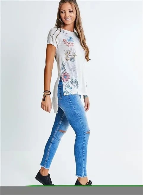 calça skinny ca rasgo e barra desfeita calça skinny ca rasgo e barra desfeita