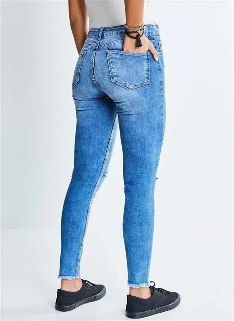 calça skinny ca rasgo e barra desfeita calça skinny ca rasgo e barra desfeita