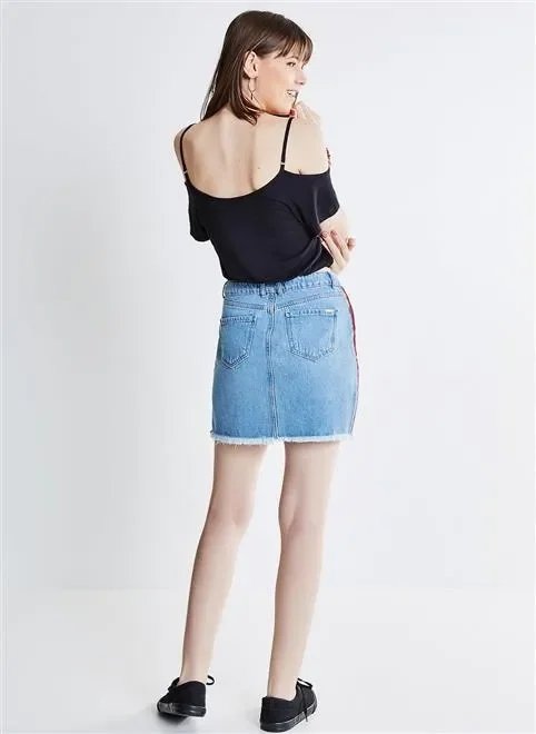 saia nervuras vermelhas lateral saia nervuras vermelhas lateral