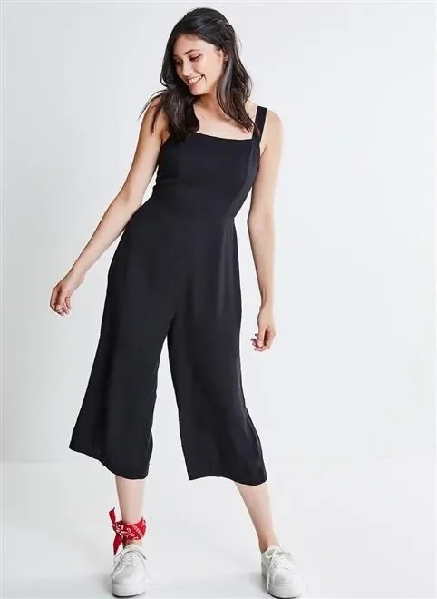 macacão decote reto pantacourt macacão decote reto pantacourt