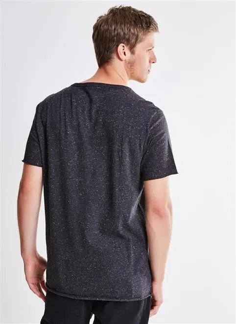 camiseta botonê costura contrastante camiseta botonê costura contrastante